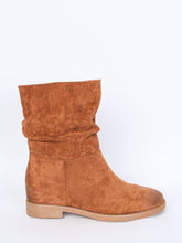 Boots with wrinkle detail